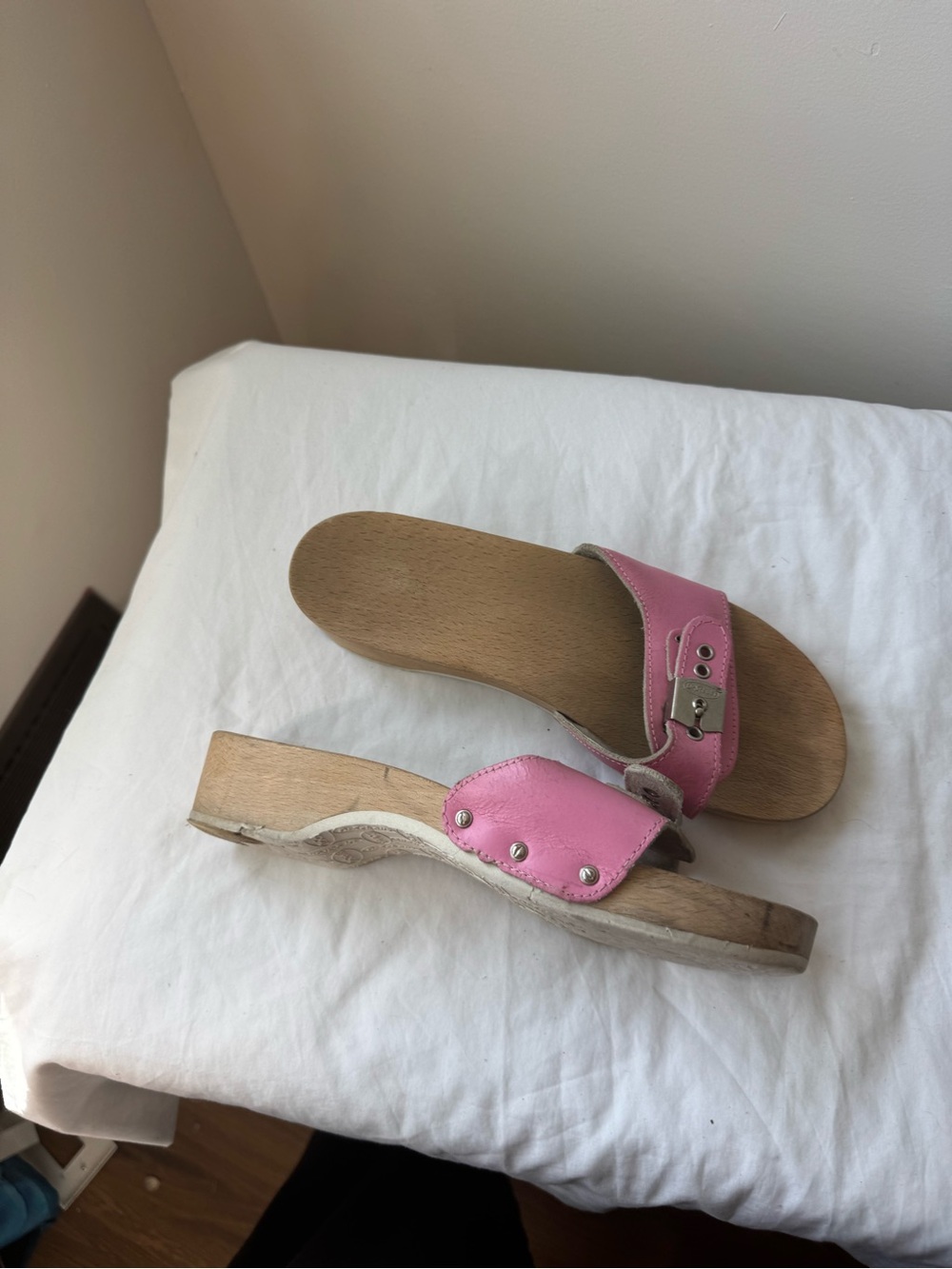 Vintage Dr. Scholl’s Pink Leather Wooden Slide Sandals Size 7